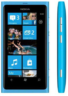 Nokia Lumia 800 con carcasa color azul celeste.